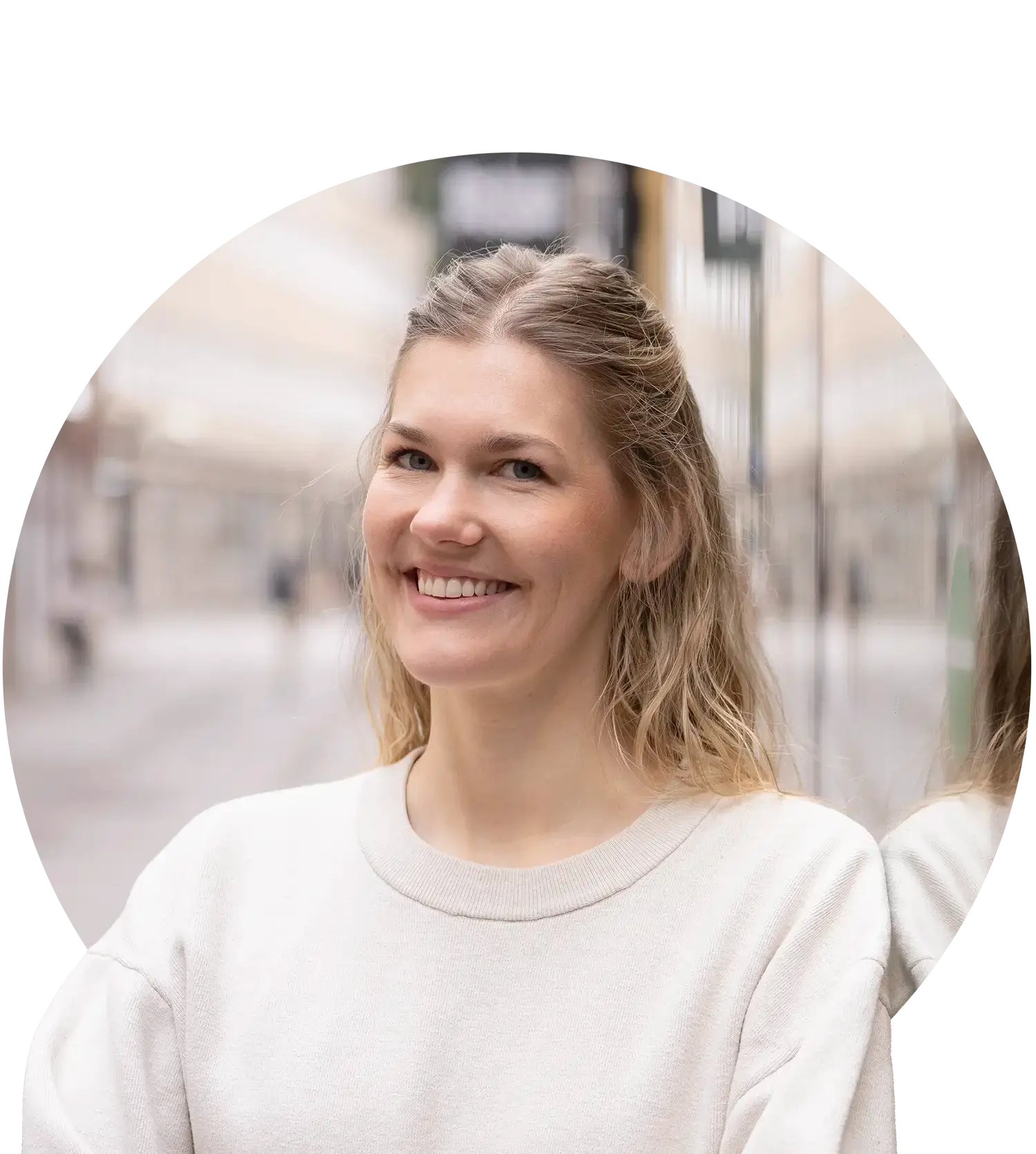 portrait von daria in der stadt
